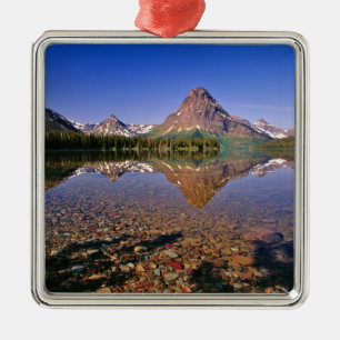 Ornamento De Metal Montanhas refletem no calmo lago Two Medicine em