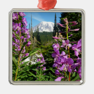 Ornamento De Metal Monte Rainier Entre Flores Do Phlox Roxo