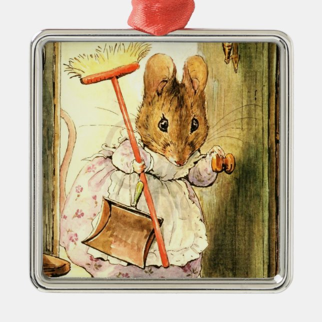 Ornamento De Metal "Mrs. Mouse Sweeps the Dollhouse", por Beatrix Pot (Frente)