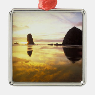Ornamento De Metal N.A., EUA, Oregon, Pôr do sol na Cannon Beach com
