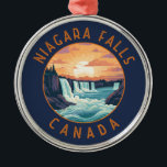 Ornamento De Metal Niágara Cai no Canadá, Círculo Retroafogado<br><div class="desc">Niagara Cai num estilo de arte vetorial. Seu lugar na margem oeste do rio Niágara ignora as cataratas de ferradura,  a seção mais expansiva das cascatas.</div>
