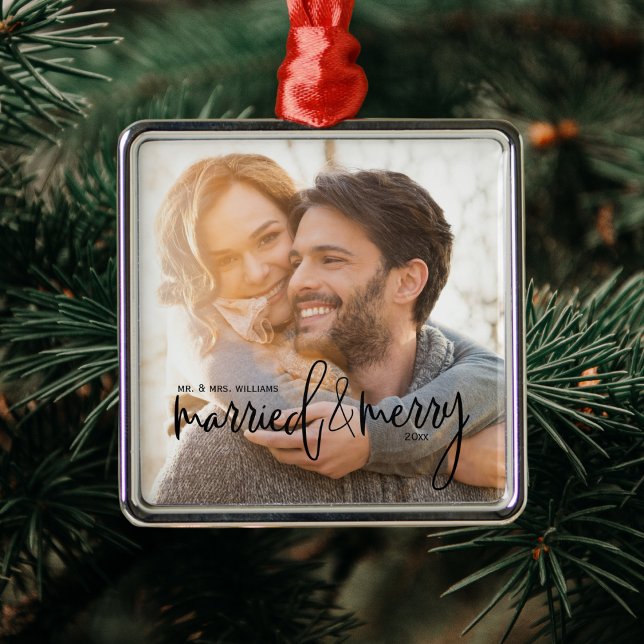 Ornamento De Metal Nome e Data do Script Elegante Casado e Feliz (Criador carregado)