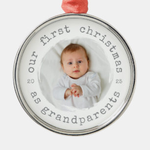Ornamento De Metal Nosso Primeiro Natal como Avós 2025 Avô