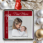 Ornamento De Metal Nova Mãe Primeira Foto De Natal<br><div class="desc">Celebre seu primeiro ano como mãe com este ornamento especial de manutenção. Personalize este encantador ornamento da árvore de Natal com uma foto sua e do seu bebê,  e o nome e a data de nascimento do seu bebê.</div>