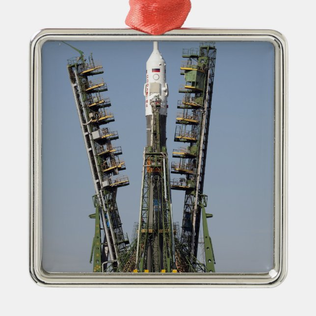 Ornamento De Metal O andaime de lançamento é colocado no lugar (Frente)