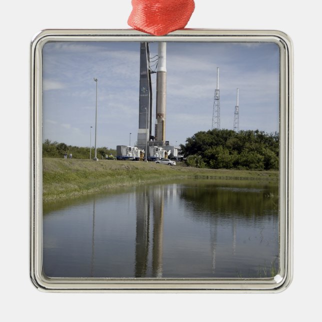 Ornamento De Metal O Atlas V/Centaur chega na plataforma de lançament (Frente)