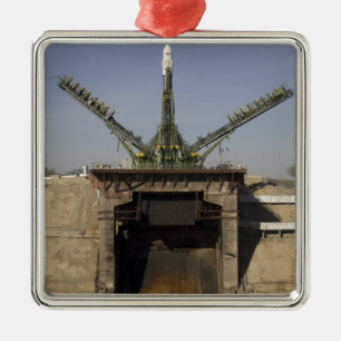 Ornamento De Metal O foguete de Soyuz é erigido na posição 3