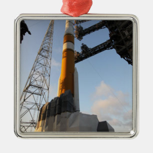Ornamento De Metal O foguete do delta IV