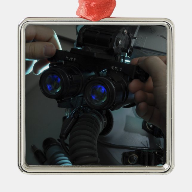 Ornamento De Metal O homem-ar ajusta o olho (Frente)