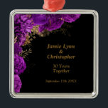 Ornamento De Metal Ornament Metal de Casamento Floral Roxo<br><div class="desc">Celebre o seu amor e compromisso com este lindo casamento floral. Pode ser personalizado com seus nomes e data de casamento,  ou com qualquer outra mensagem que você escolher.</div>