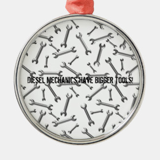 Ornamento De Metal Os mecânicos diesel têm umas ferramentas mais