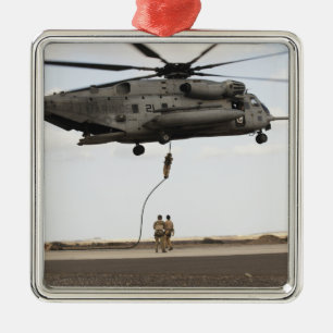 Ornamento De Metal Os pararescuemen da força aérea conduzem uma