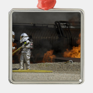 Ornamento De Metal Os sapadores-bombeiros neutralizam um fogo vivo
