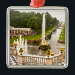 Ornamento De Metal Palácio de Peterhof e jardins St Petersburg Rússia<br><div class="desc">O palácio de Peterhof e os jardins bonitos da fonte chamaram o russo Versalhes de St Petersburg,  Rússia. Construído por Peter o excelente em 1703.</div>
