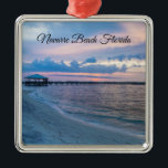 Ornamento De Metal Papais noeis Navarre Rosa Sunset Square Ornament<br><div class="desc">Sumário de ornamento - Uma maneira tranquila de acabar o dia na praia em Navarre Beach, Flórida, Estados Unidos! Eu tirei esta foto do pôr do sol na área de dentro de Navarre Beach ao longo dos Papais noeis Rosa Sound. Procurando mais produtos? Visite minha loja: http://www.zazzle.com/timelessmomentsphtgy A arte foi...</div>