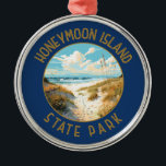 Ornamento De Metal Parque Estadual da Ilha de Honeymoon - Retro Dista<br><div class="desc">Parque Estadual da Ilha de Honeymoon vetor trabalho de arte design. Parte de uma corda de ilhas de barreira espumante no Golfo do México ao largo da costa oeste da Flórida.</div>