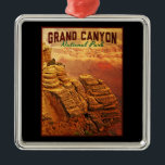 Ornamento De Metal Parque Nacional Grand Canyon<br><div class="desc">A grande beleza do Grand Canyon brilha intensamente com este olhar de impressão. Grandes rochas vermelhas são a frente e o centro dessa incrível imagem Arizona.</div>