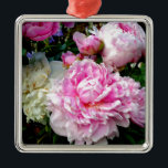 Ornamento De Metal Pêonias florais brancas cor-de-rosa elegantes<br><div class="desc">Romântico elegante Pink e Brancos - foto do meu jardim - por H Cooper</div>