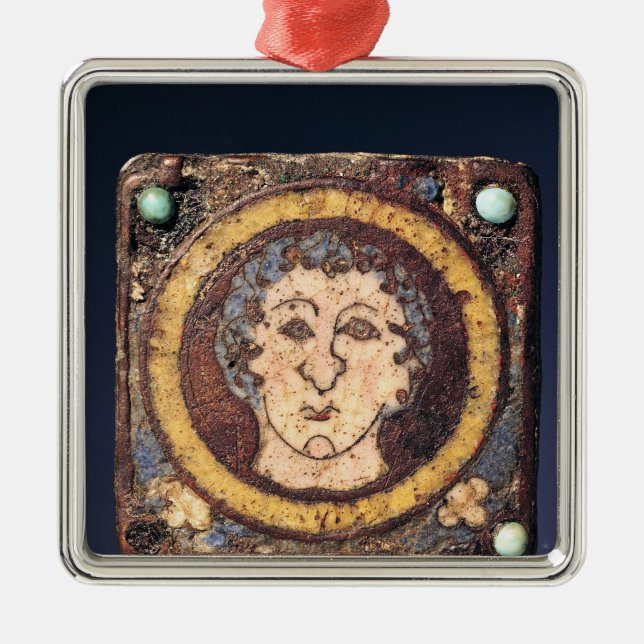 Ornamento De Metal Perónio com a cara de um homem novo (Frente)