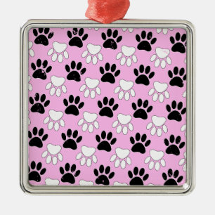 Ornamento De Metal Pinturas Pretas E Brancas Distintas Em Fundo Rosa