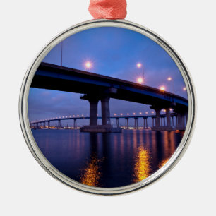 Ornamento De Metal Ponte Coronado em Dusk