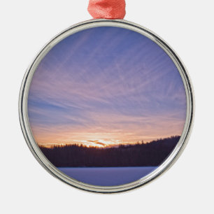 Ornamento De Metal Por do sol sobre o lago coberto de neve & as