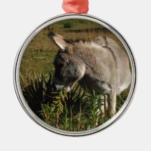 Ornamento De Metal Pouco asno cinzento com wildflowers