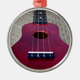 Ornamento De Metal Pouco Uke vermelho
