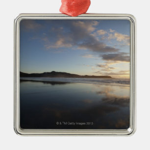 Ornamento De Metal Praia no por do sol, Tofino de Chesterman,