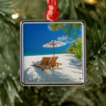 Ornamento De Metal Praias Tropicais | Lounge Chairs Beach, Bora Bora<br><div class="desc">Esta maravilhosa foto do Getty Images apresenta uma bela paisagem tropical,  dois solários,  salmões e guarda-chuva debaixo de uma palmeira.</div>