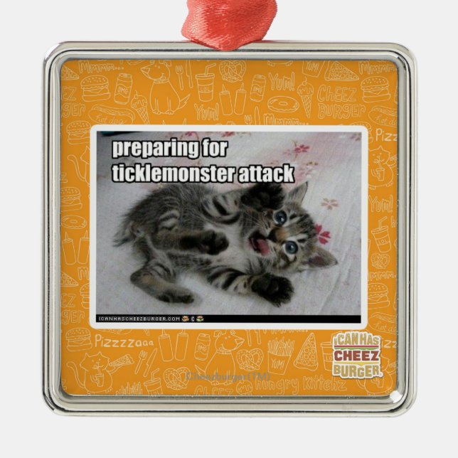 Ornamento De Metal Preparação para o ataque de Ticklemonster (Frente)