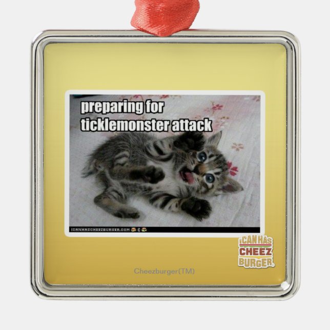 Ornamento De Metal Preparando Para Ataque De Ticklemonster (Frente)