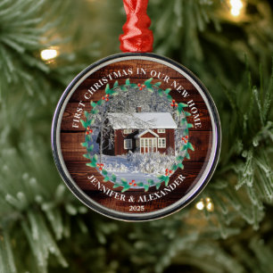 Ornamento De Metal Primeiro Natal em nossa nova foto do lenha do Lar