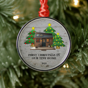 Ornamento De Metal Primeiro Natal na nossa pequena casa russa