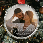 Ornamento De Metal Primeiro Natal, Sr. e Sra. Newlyweds Foto de Casam<br><div class="desc">Passe os corredores com 'Primeiro Natal,  Sr. & Ornamento de fotos da Sra. Celebre a nova felicidade com o seu toque personalizado neste elegante e moderno design de script com letra de mão! 🎄 ✨ #NovaAlegria #Memórias Personalizadas</div>