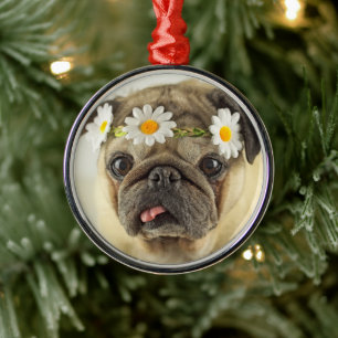 Ornamento De Metal Pug com Daisy Crown