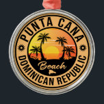 Ornamento De Metal Punta Cana Dominican Beach Vintage Retro<br><div class="desc">Design de Punta Cana,  República Dominicana,  em estilo Viagens vintage,  apresentando uma palmeira na praia com oceano e céu.</div>