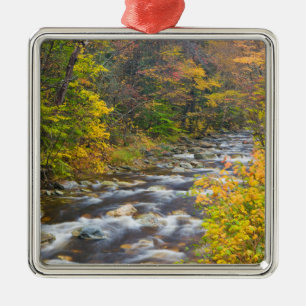 Ornamento De Metal Roaring Brook no outono em Vermont Green 2