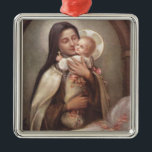 Ornamento De Metal Rosas do comedoiro de Jesus do bebê do St. Therese<br><div class="desc">Imagem bonita do vintage de St. Therese com o bebê Jesus e as pétalas cor-de-rosa cor-de-rosa.</div>