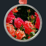 Ornamento De Metal Rosas florais cor-de-laranja-rosa Elegante<br><div class="desc">jardim de rosa de coral romântico - foto de H cooper</div>