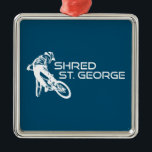 Ornamento De Metal Ruas de compartilhamento George Utah Mountain Biki<br><div class="desc">Montanha de bicicleta na Rua. George Utah é um bonito sonho: dias ensolarados, boas trilhas e um cheio de cidade de bons lugares para comer depois de você ter andado o dia todo. Os trilhos são diversos e dão aos cavaleiros visões espetaculares de penhascos de arenito e céu deserto.</div>