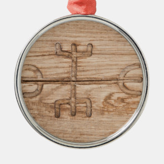 Ornamento De Metal Rune de Viking em madeira rachada