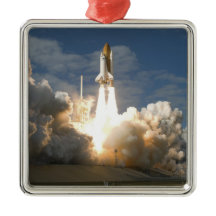 Space Shuttle Atlantis levanta 24