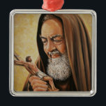 Ornamento De Metal St. Padre Pio com crucifixo<br><div class="desc">Imagem bonita do padre Pio do St. que olha em cima do crucifixo.</div>