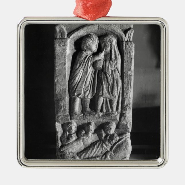 Ornamento De Metal Stela funerário que descreve um doutor (Frente)