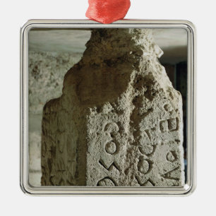Ornamento De Metal Stele com o texto de uma lei sagrado