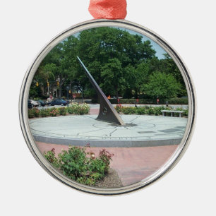 Ornamento De Metal Sundial no planetário de Morehead, Chapel Hill, NC