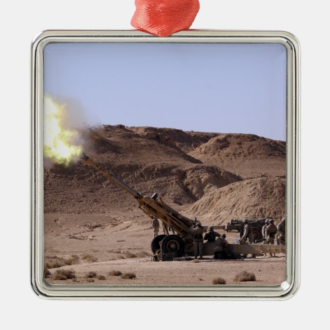 Ornamento De Metal Surgem chamas e fumos do focinho (Frente)