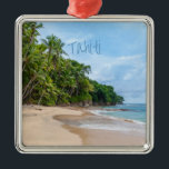 Ornamento De Metal Tahiti Sand Beach Blue Sky Palm Trees<br><div class="desc">Tahiti Sand Beach Blue Sky Palm Trees Linda praia arenosa com céu azul e palmeiras verdes. Este é um lugar de férias que alguém adoraria. Se você estiver pronto para estar em algum lugar em uma praia,  ensole esta foto e sonhe em estar lá. Um presente perfeito de lembrança.</div>