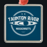 Ornamento De Metal Taunton River Massachusetts Kayaking<br><div class="desc">O rio Taunton flui livremente sem barragens ou outros represamentos,  desde a sua formação na confluência dos rios Matfield e Town,  em Bridgewater,  até ao ponto situado 40 milhas a jusante,  onde se esvazia para a Baía do Monte Hope.</div>